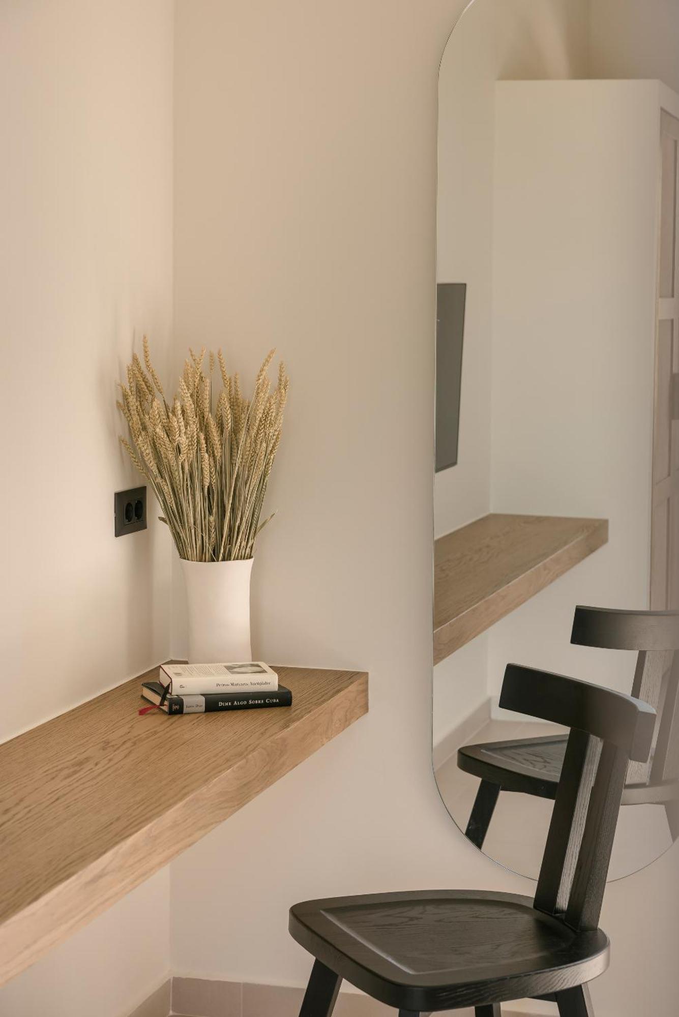 Rodi Studios 2*